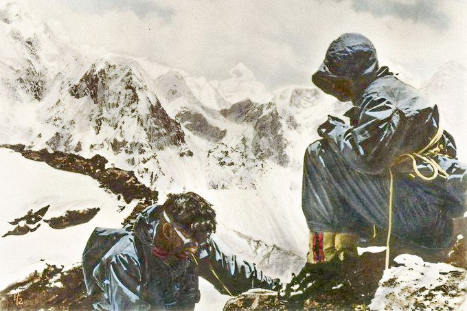 První jarní výstupy na Everest úspěšně dokončeny